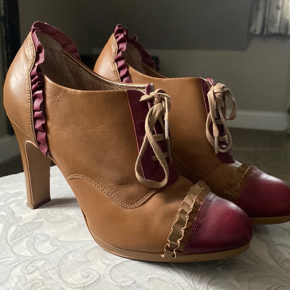 Miss Albright two toned leather ankle boots booties